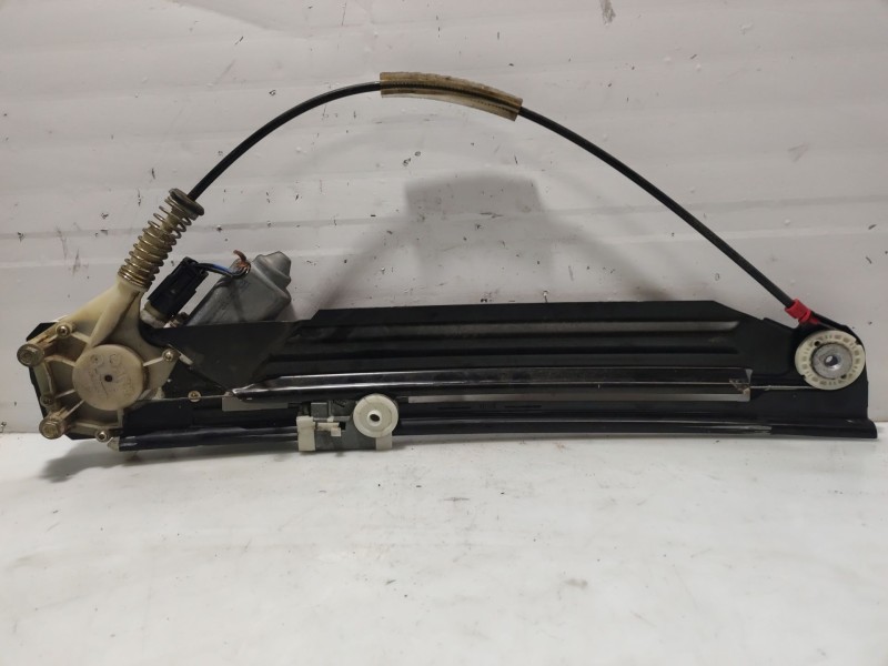Recambio de elevalunas trasero derecho para bmw 5 (e39) 520 i referencia OEM IAM 51358252430  
