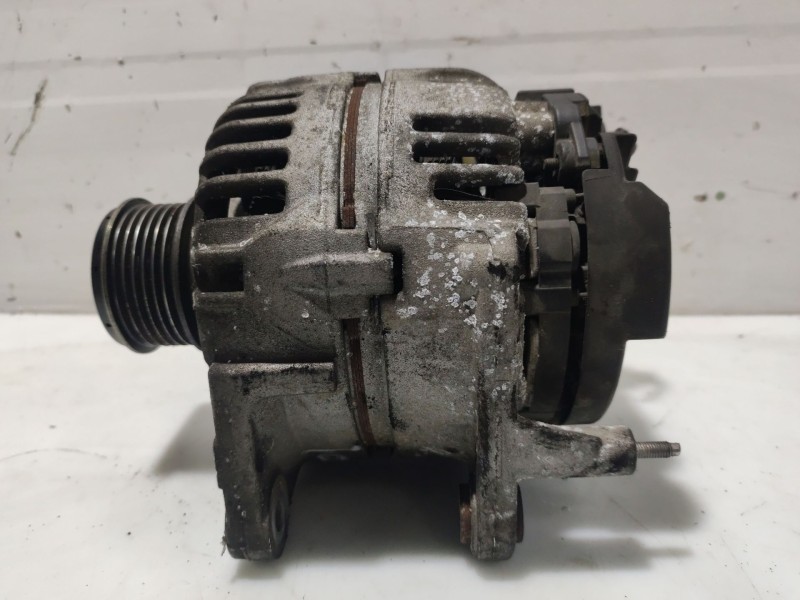Recambio de alternador para seat ibiza iii (6l1) 1.4 tdi referencia OEM IAM 045903023 038903018RX 
