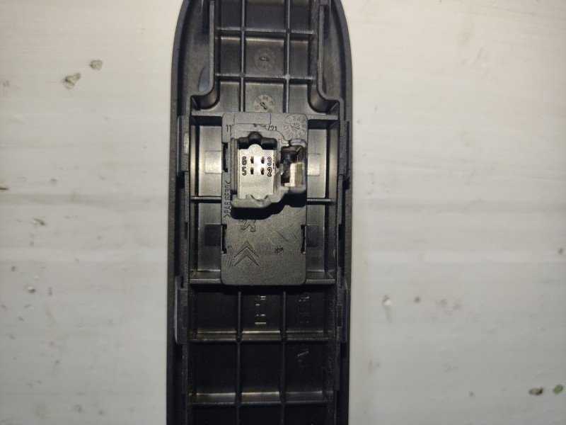 Recambio de mando elevalunas delantero derecho para peugeot 307 break (3e) 2.0 hdi 90 referencia OEM IAM 6554F0 96351625XT 03822