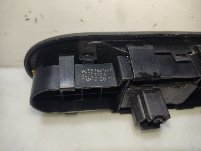 Recambio de mando elevalunas delantero derecho para peugeot 307 break (3e) 2.0 hdi 90 referencia OEM IAM 6554F0 96351625XT 03822