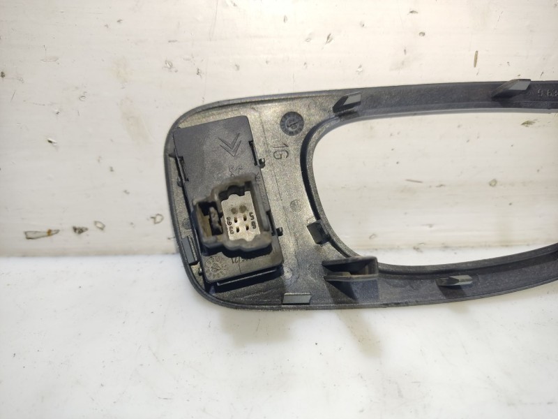 Recambio de mando elevalunas trasero derecho para peugeot 307 break (3e) 2.0 hdi 90 referencia OEM IAM 96360166XT 9634774777 011