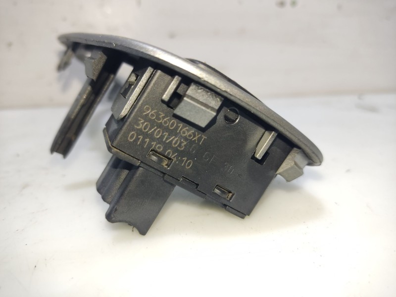 Recambio de mando elevalunas trasero derecho para peugeot 307 break (3e) 2.0 hdi 90 referencia OEM IAM 96360166XT 9634774777 011