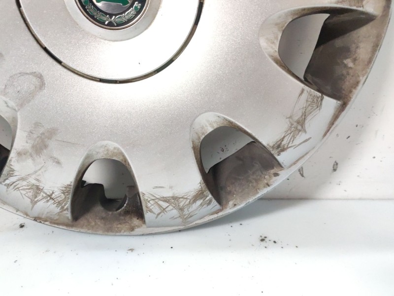 Recambio de tapacubos para skoda octavia berlina (1z3) referencia OEM IAM   