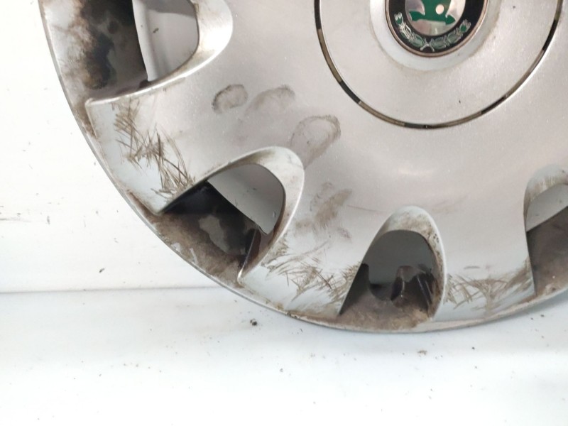 Recambio de tapacubos para skoda octavia berlina (1z3) referencia OEM IAM   