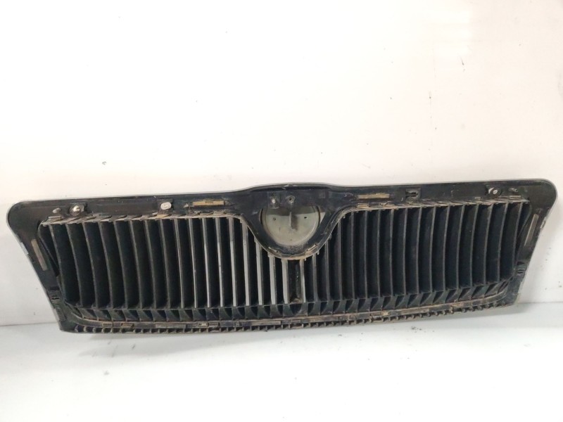 Recambio de calandra delantera de radiador para skoda octavia berlina (1z3) referencia OEM IAM 1Z0853668B41  