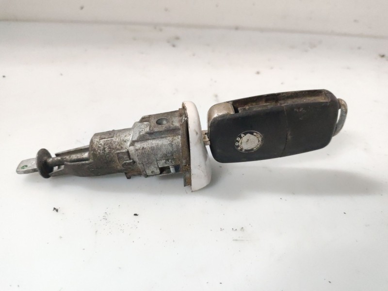 Recambio de bombin puerta delantera izquierda para skoda octavia berlina (1z3) referencia OEM IAM 1Z0837167D  