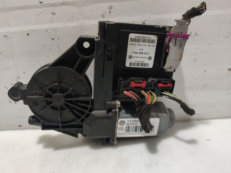 Recambio de motor elevalunas delantero izquierdo para skoda octavia berlina (1z3) referencia OEM IAM 1K0959793J 1T0959701D 