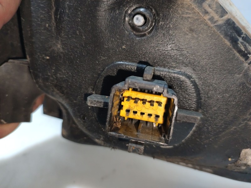 Recambio de retrovisor izquierdo para renault megane scenic rxe 1.6 16v referencia OEM IAM 7701068384  