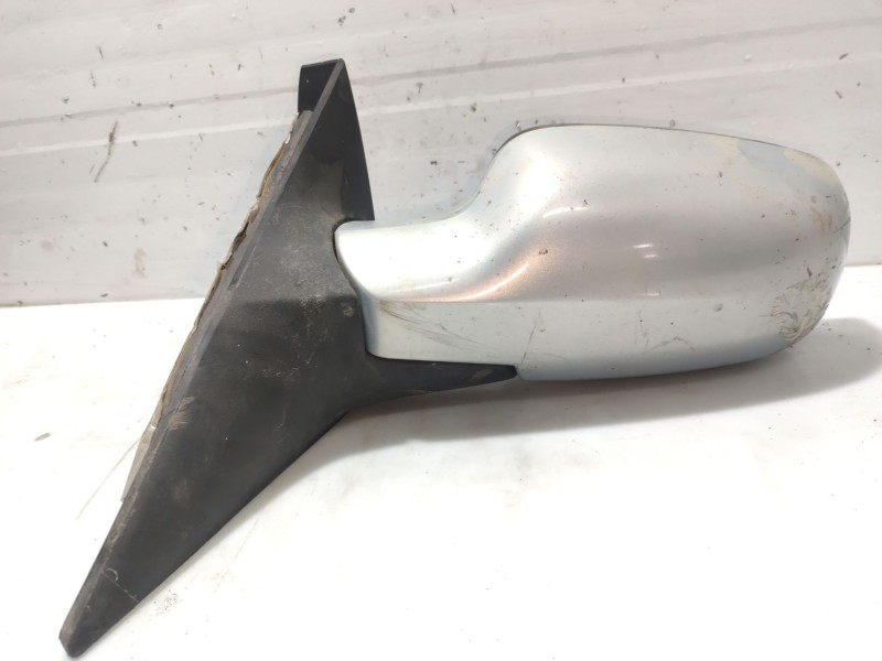 Recambio de retrovisor izquierdo para renault megane scenic rxe 1.6 16v referencia OEM IAM 7701068384  