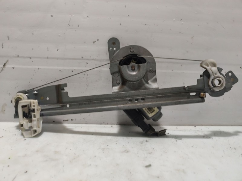 Recambio de elevalunas trasero derecho para renault megane scenic rxe 1.6 16v referencia OEM IAM 8201010934  