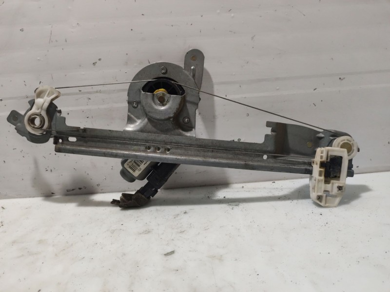 Recambio de elevalunas trasero izquierdo para renault megane scenic rxe 1.6 16v referencia OEM IAM 8201010935  