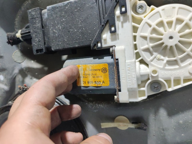 Recambio de elevalunas delantero derecho para volkswagen golf iv berlina (1j1) referencia OEM IAM 0  