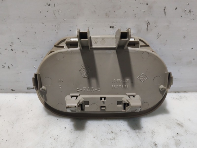 Recambio de moldura para renault megane scenic rxe 1.6 16v referencia OEM IAM  8200105136 