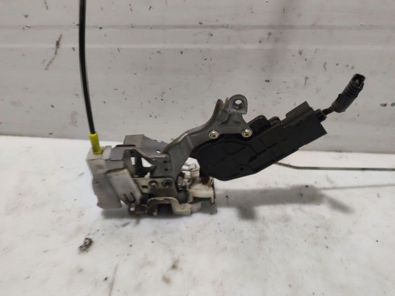 Recambio de cerradura puerta trasera izquierda para toyota aygo (kgb/wnb) referencia OEM IAM 690600H011  