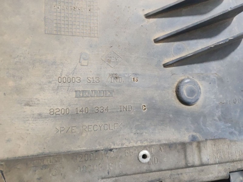 Recambio de moldura para renault megane scenic rxe 1.6 16v referencia OEM IAM 8200140334  