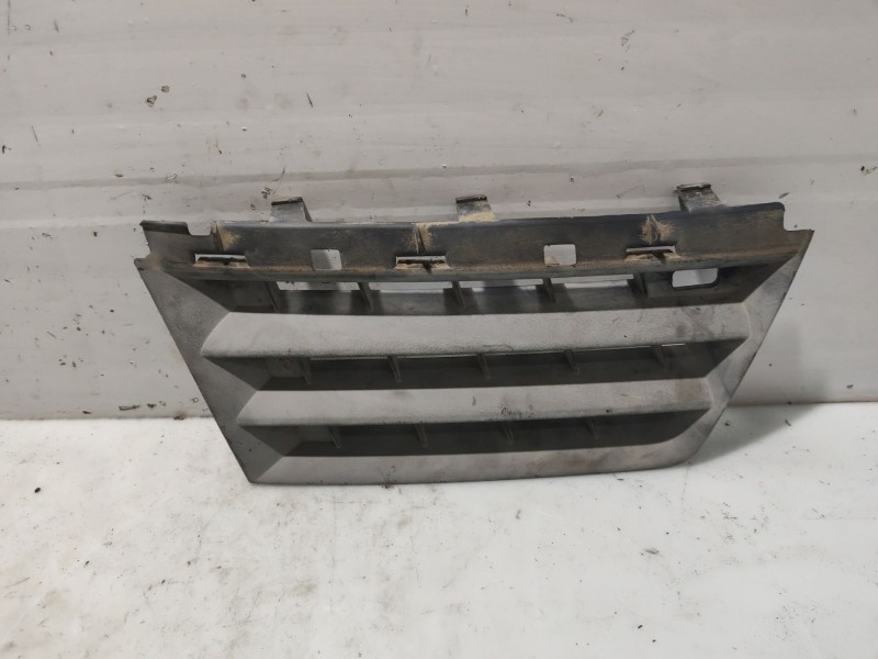 Recambio de rejilla delantera para renault megane scenic rxe 1.6 16v referencia OEM IAM 8200140330  