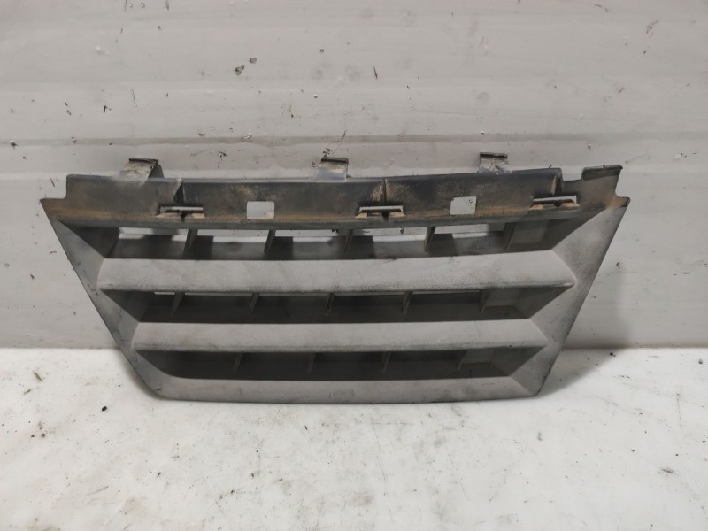 Recambio de rejilla delantera para renault megane scenic rxe 1.6 16v referencia OEM IAM 8200140329  