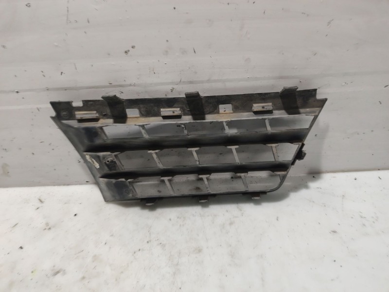 Recambio de rejilla delantera para renault megane scenic rxe 1.6 16v referencia OEM IAM 8200140329  