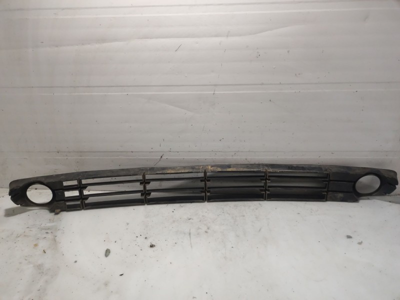 Recambio de rejilla delantera para renault megane scenic rxe 1.6 16v referencia OEM IAM 8200140331  