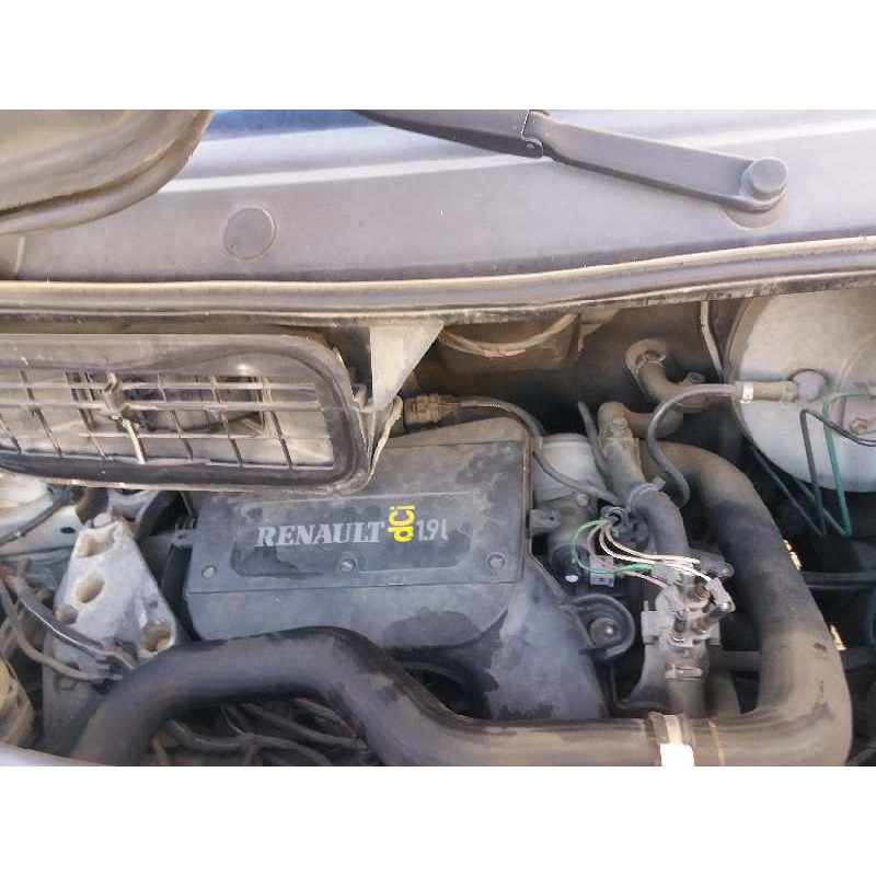 renault trafic combi (ab 4.01) 1.9 diesel   |   0.01 - ... | 2001 | 101 cv / 74 kw del año 2001