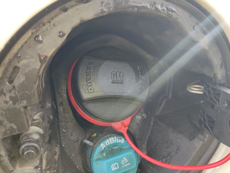 Recambio de tapon combustible para opel zafira tourer c (p12) 1.6 cdti (75) referencia OEM IAM 13327609  