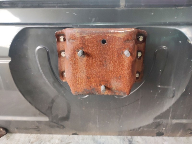 Recambio de soporte rueda repuesto para mitsubishi galloper (hyundai) 2.5 turbodiesel referencia OEM IAM MB931053  