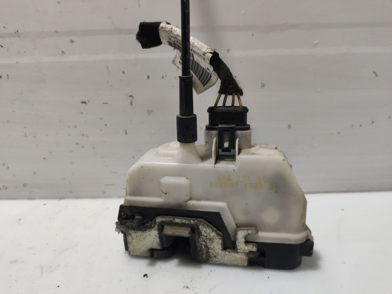 Recambio de cerradura puerta trasera derecha para citroën c3 referencia OEM IAM 9138K4  