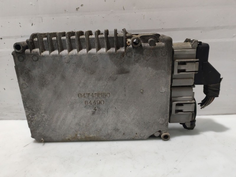 Recambio de centralita motor uce para chrysler voyager (gs) referencia OEM IAM   