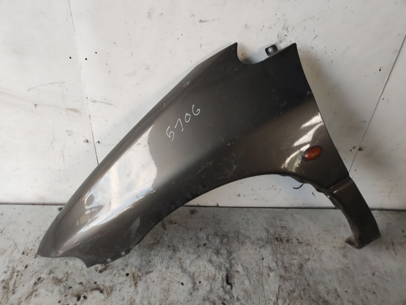 Recambio de aleta delantera izquierda para chrysler voyager (gs) referencia OEM IAM 4882293  