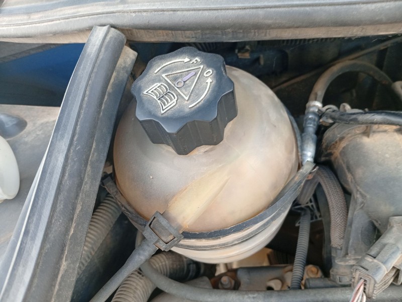 Recambio de deposito expansion para peugeot 206 hatchback (2a/c) 1.4 i referencia OEM IAM 132311  