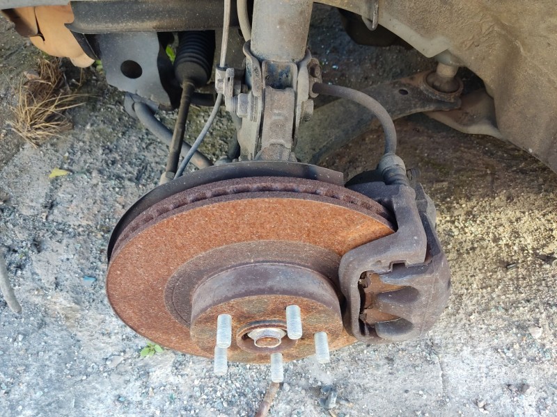 Recambio de mangueta delantera izquierda para subaru legacy iv station wagon (bp) 2.5 awd (bp9) referencia OEM IAM 28313AG030  