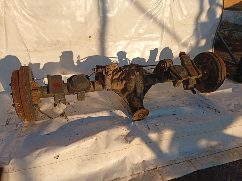 Recambio de puente trasero para nissan terrano (wd21) referencia OEM IAM 381640X800  