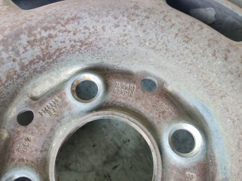 Recambio de llanta trasera derecha para seat ibiza ii (6k1) 1.9 tdi referencia OEM IAM 1L0601025C  