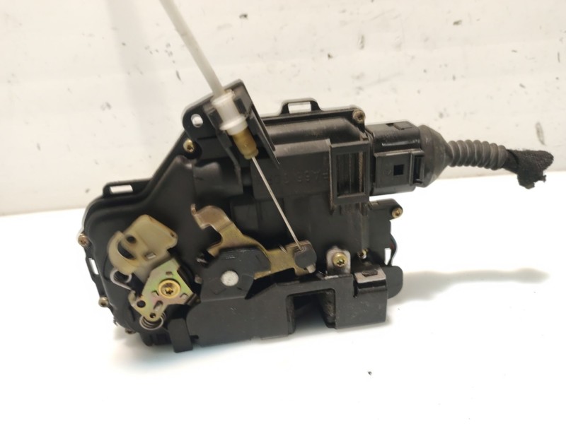 Recambio de cerradura puerta delantera izquierda para audi a4 berlina (8e) referencia OEM IAM 401837015  