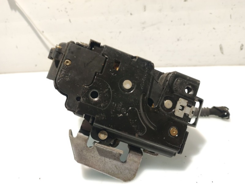 Recambio de cerradura puerta delantera izquierda para audi a4 berlina (8e) referencia OEM IAM 401837015  