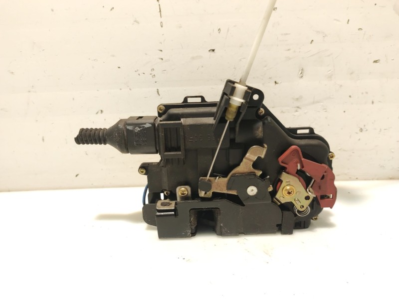 Recambio de cerradura puerta delantera derecha para audi a4 berlina (8e) referencia OEM IAM 8E1837016C  