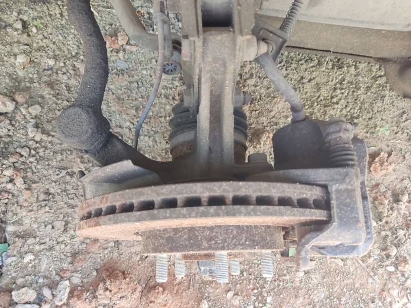 Recambio de mangueta delantera derecha para hyundai tucson (jm) 2.0 referencia OEM IAM 517162E100  