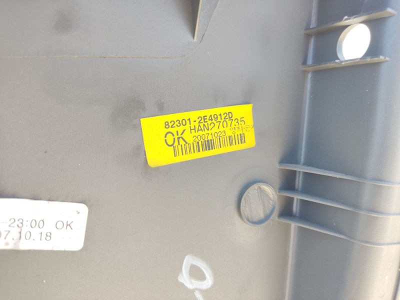 Recambio de guarnecido puerta delantera izquierda para hyundai tucson (jm) 2.0 referencia OEM IAM 823012E4912D 823102E000 