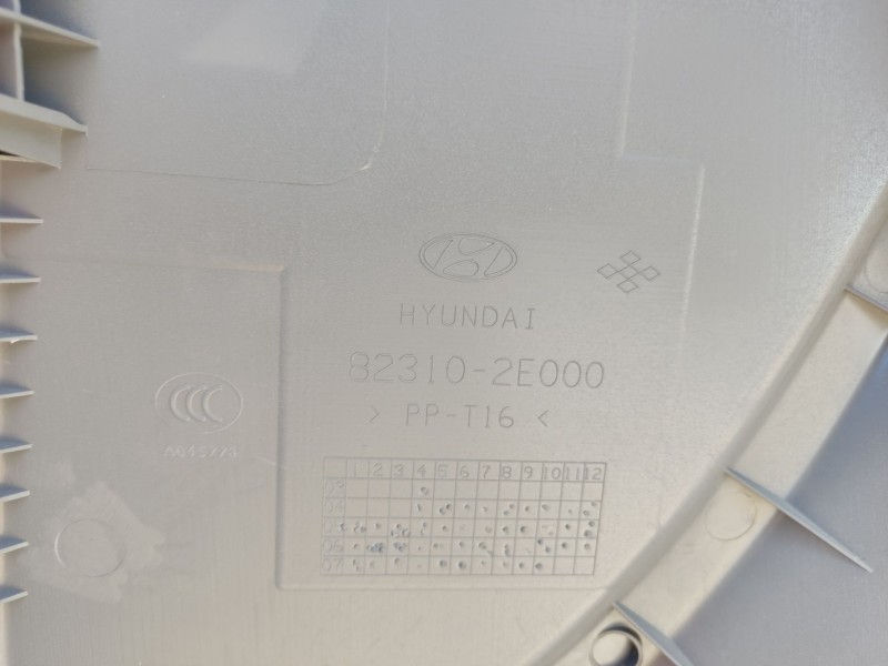 Recambio de guarnecido puerta delantera izquierda para hyundai tucson (jm) 2.0 referencia OEM IAM 823012E4912D 823102E000 