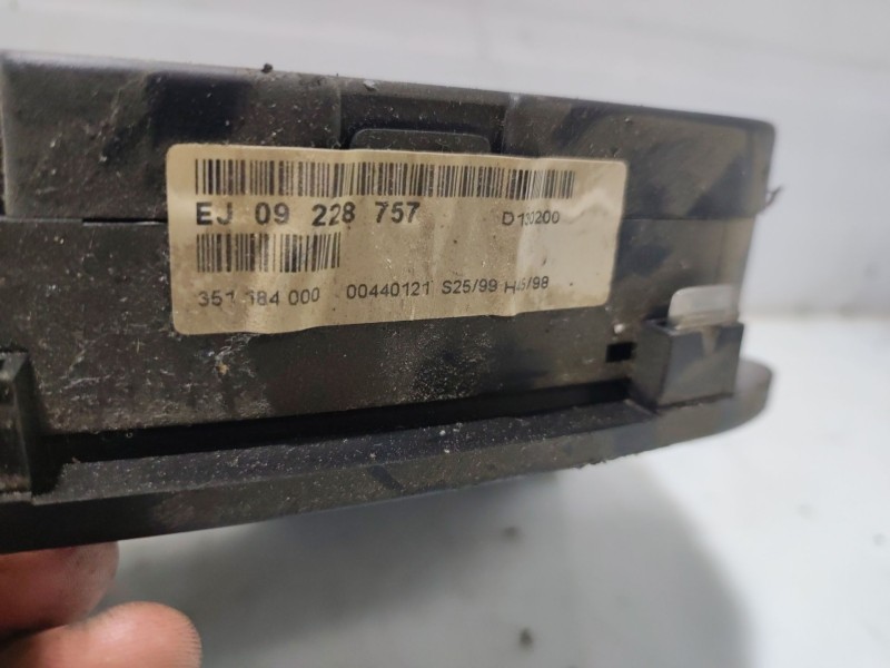 Recambio de cuadro instrumentos para opel zafira a referencia OEM IAM 1256220  