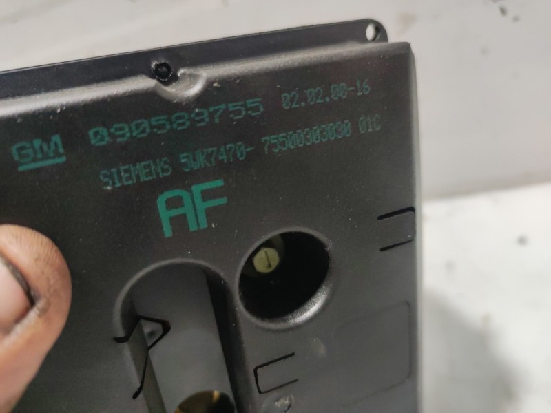 Recambio de pantalla multifuncion para opel zafira a referencia OEM IAM  090589755 5WK7470