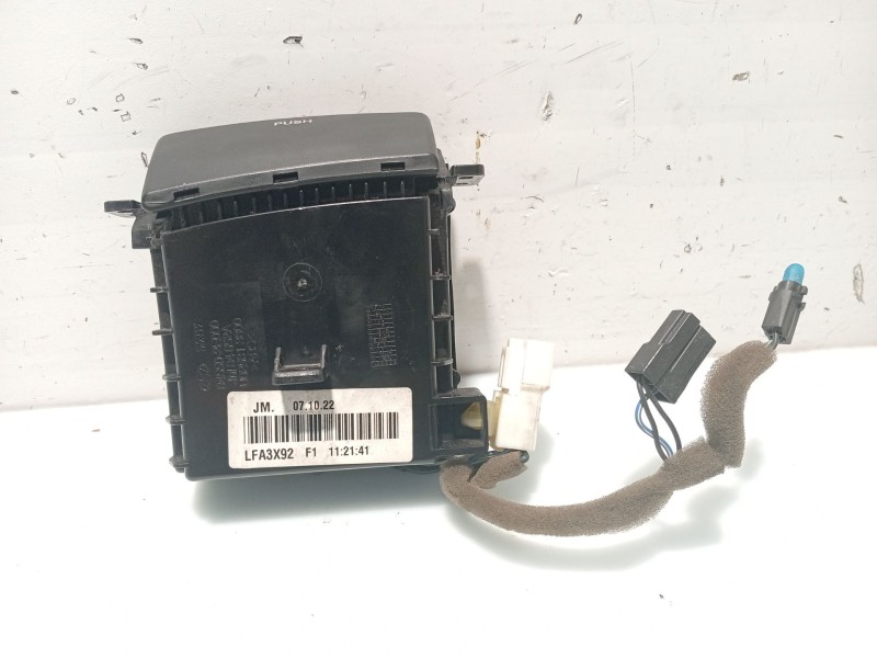 Recambio de cenicero para hyundai tucson (jm) 2.0 referencia OEM IAM 845502E000 JM84652A U025813800