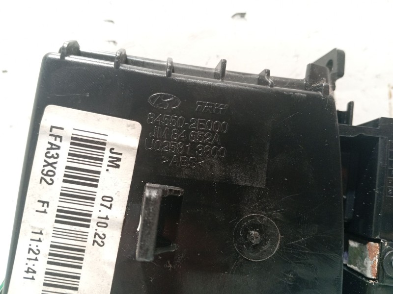 Recambio de cenicero para hyundai tucson (jm) 2.0 referencia OEM IAM 845502E000 JM84652A U025813800