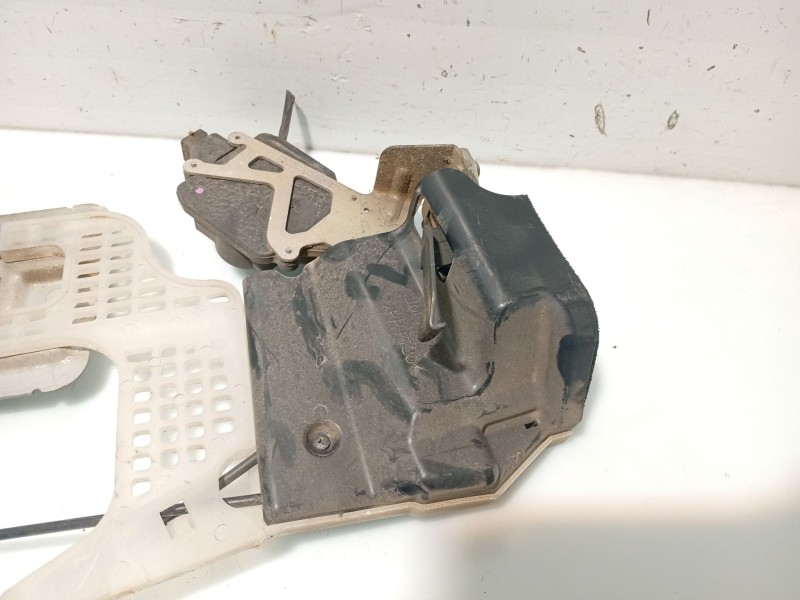 Recambio de cerradura puerta trasera derecha para hyundai tucson (jm) 2.0 referencia OEM IAM 814202E000  