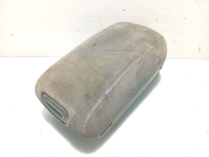 Recambio de apoyabrazos central para hyundai tucson (jm) 2.0 referencia OEM IAM 84660D7200  