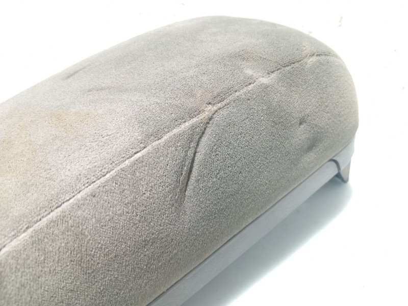 Recambio de apoyabrazos central para hyundai tucson (jm) 2.0 referencia OEM IAM 84660D7200  