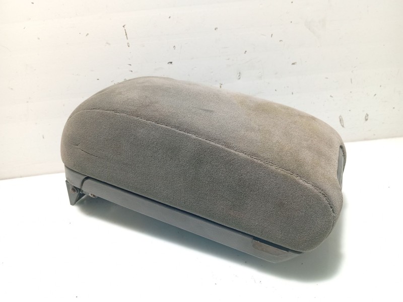 Recambio de apoyabrazos central para hyundai tucson (jm) 2.0 referencia OEM IAM 84660D7200  