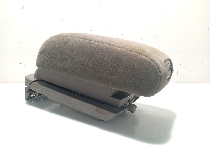 Recambio de apoyabrazos central para hyundai tucson (jm) 2.0 referencia OEM IAM 84660D7200  