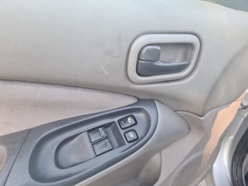 nissan almera ii hatchback (n16) del año 2001