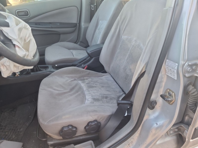 nissan almera ii hatchback (n16) del año 2001